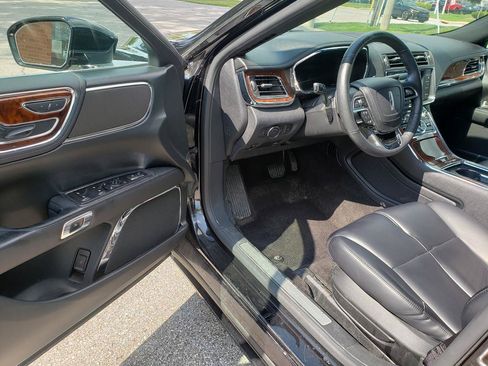 Used 2019 Lincoln Continental Premiere FWD image 4