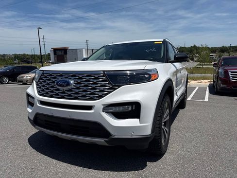 Used 2020 Ford Explorer Platinum w/ Premium Technology Package AWD/4WD image 5
