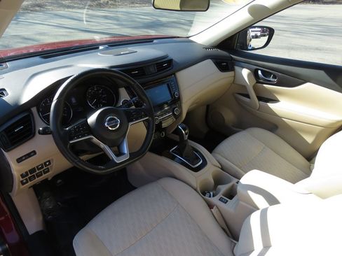 Used 2018 Nissan Rogue SV w/ Sun & Sound Touring Package image 11