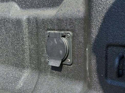 Used 2025 GMC Canyon AT4 w/ Technology Plus Package image 10