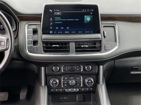 Used 2023 Chevrolet Suburban Premier image 16