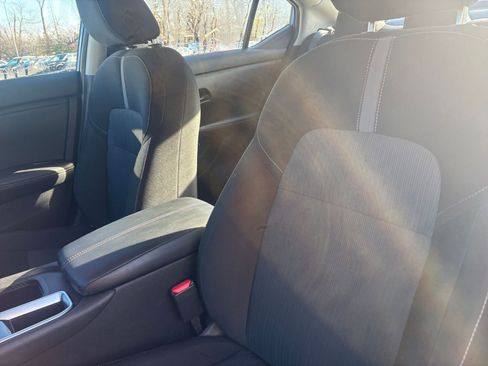 Used 2025 Nissan Sentra SV image 34