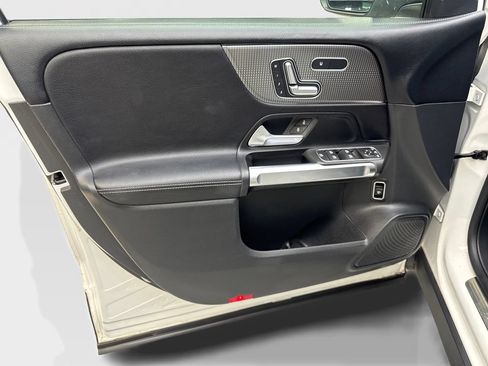 Used 2023 Mercedes-Benz GLB 250 4MATIC image 30