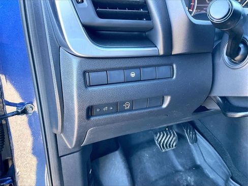 Used 2023 Nissan Rogue SV image 25