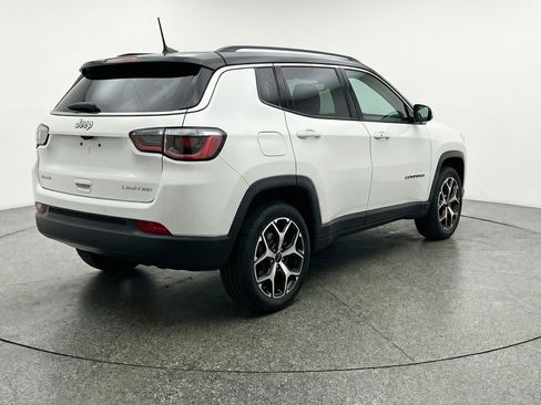 Used 2025 Jeep Compass Limited image 9