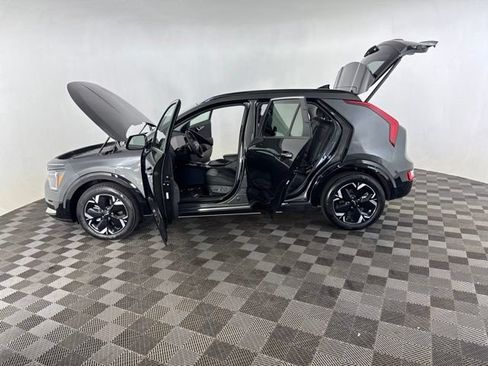 Certified 2023 Kia Niro Wind w/ Wind Preserve Package FWD image 11