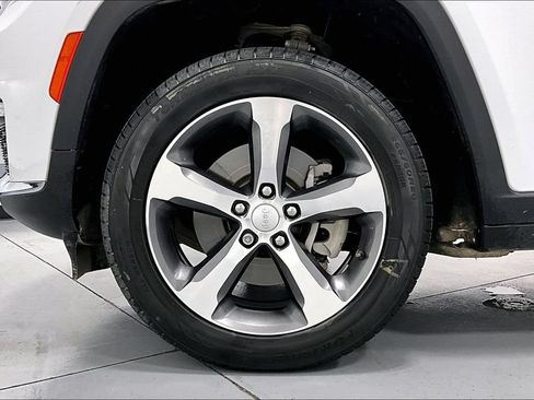 Used 2023 Jeep Grand Cherokee L Limited AWD/4WD image 10