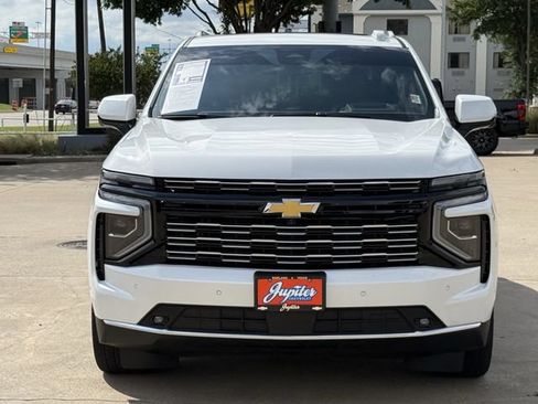Used 2025 Chevrolet Tahoe High Country AWD/4WD image 7