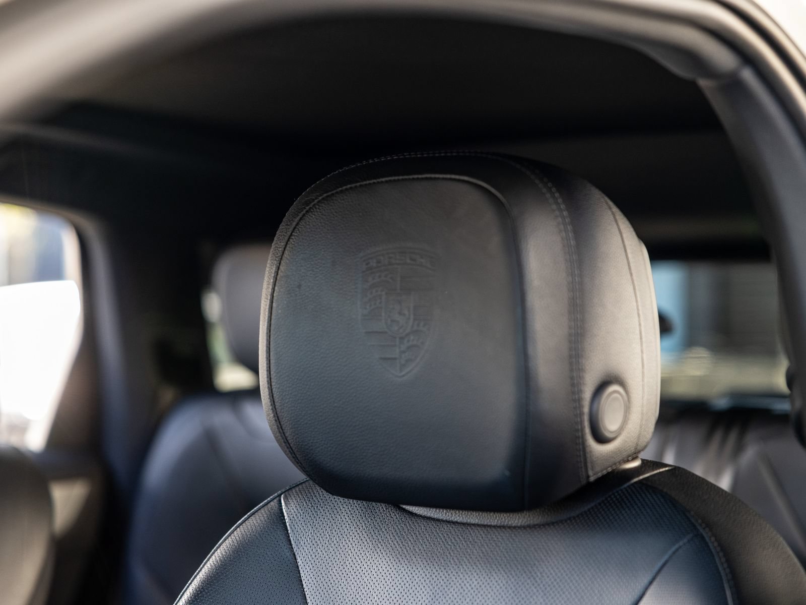 Certified 2024 Porsche Cayenne AWD/4WD image 40