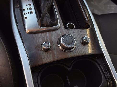 Used 2016 INFINITI Q70 L 3.7 w/ Deluxe Touring Package image 15