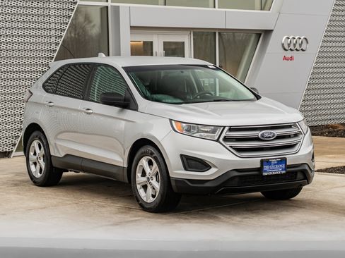 Used 2018 Ford Edge SE image 2