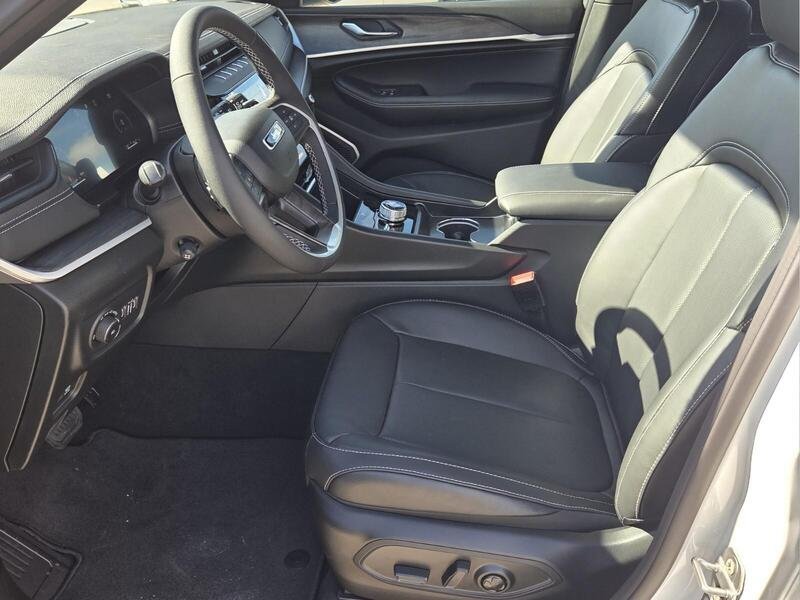 New 2027 Jeep Grand Cherokee Limited AWD/4WD image 10
