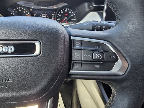 Used 2025 Jeep Compass Limited AWD/4WD image 36