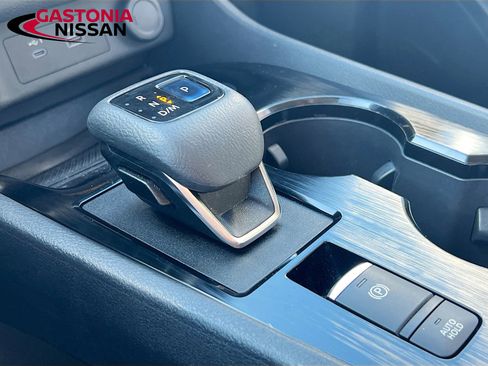 Used 2021 Nissan Rogue S image 21