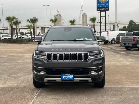 Used 2022 Jeep Wagoneer Series II w/ Premium Group I AWD/4WD image 2
