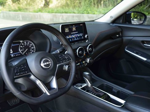 Used 2025 Nissan Sentra SR w/ Midnight Edition FWD image 16