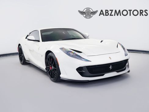 Used 2019 Ferrari 812 Superfast RWD image 1