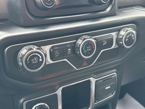 Used 2018 Jeep Wrangler Unlimited Sport image 28