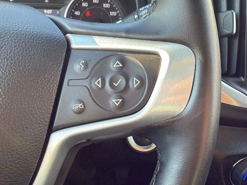 Used 2024 GMC Terrain SLT image 11