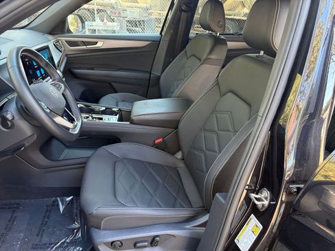 Used 2025 Volkswagen Atlas Cross Sport SE image 22