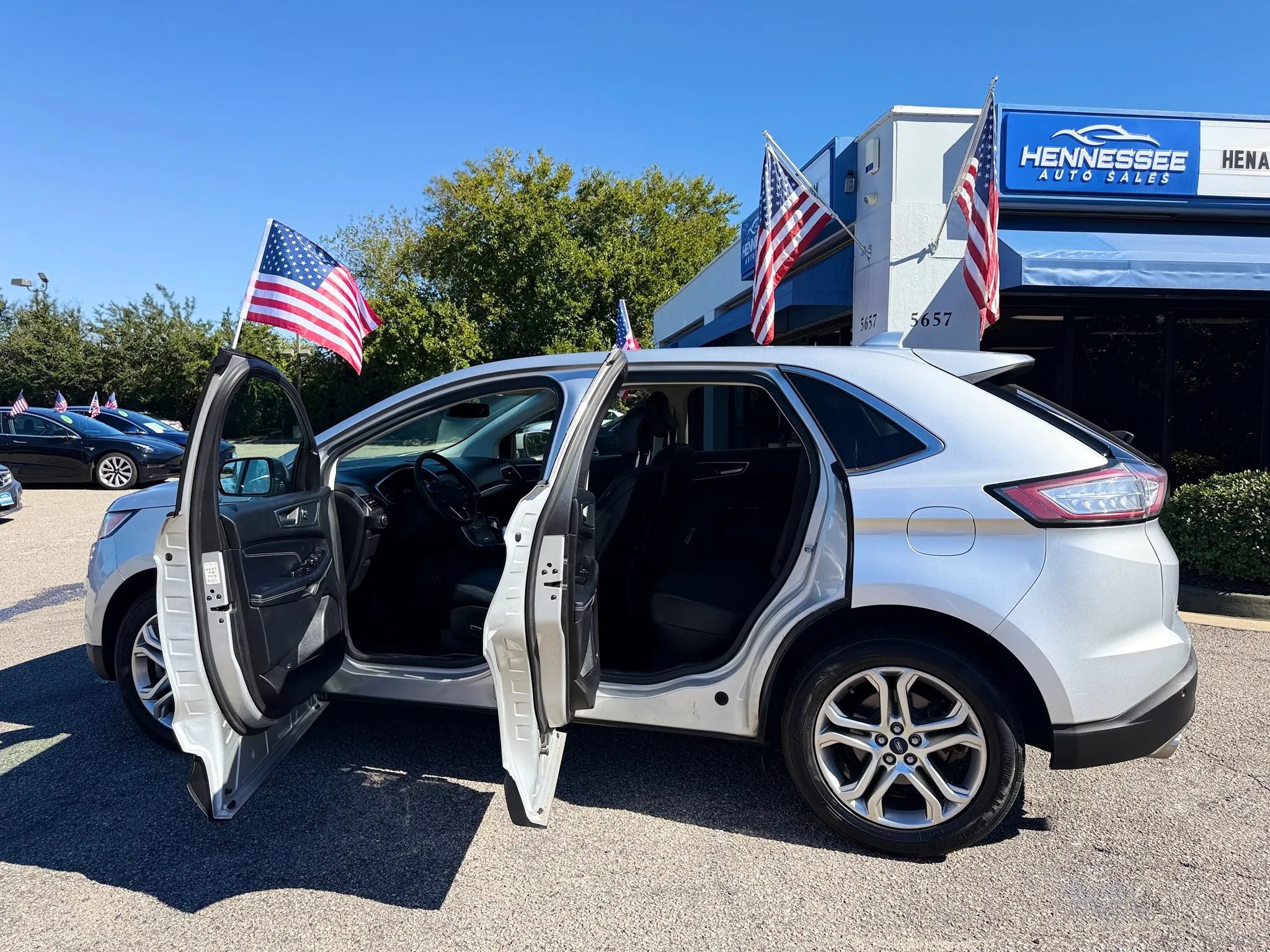 Used 2018 Ford Edge Titanium FWD image 10