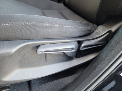 Used 2025 Honda CR-V LX image 12