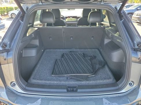 Used 2025 Volkswagen Tiguan SE R-Line AWD/4WD image 8