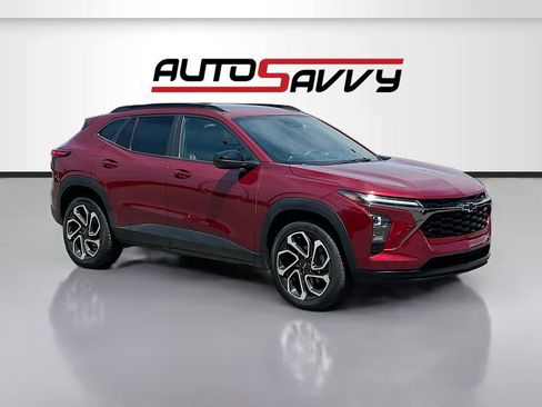 Used 2025 Chevrolet Trax RS w/ Sunroof Package FWD image 1