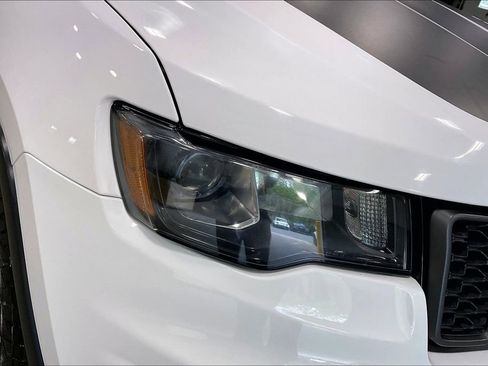 Used 2020 Jeep Grand Cherokee Trailhawk AWD/4WD image 32