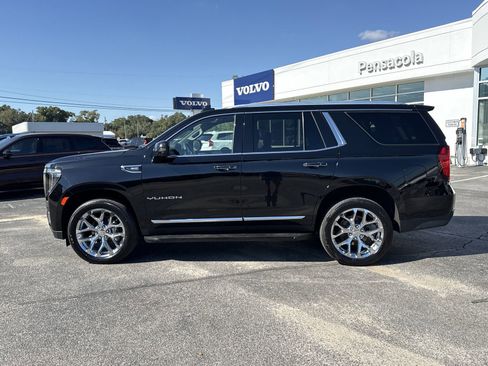 Used 2022 GMC Yukon SLT w/ SLT Premium Package image 2