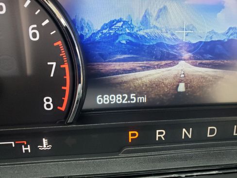 Used 2022 Ford Explorer XLT w/ Equipment Group 202A image 13