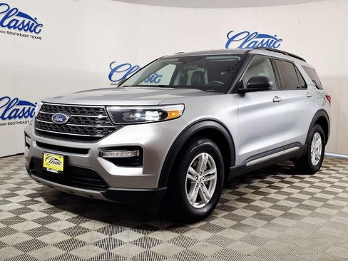 Used 2023 Ford Explorer XLT w/ Equipment Group 202A AWD/4WD image 5
