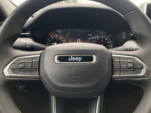 Used 2024 Jeep Compass Latitude AWD/4WD image 18