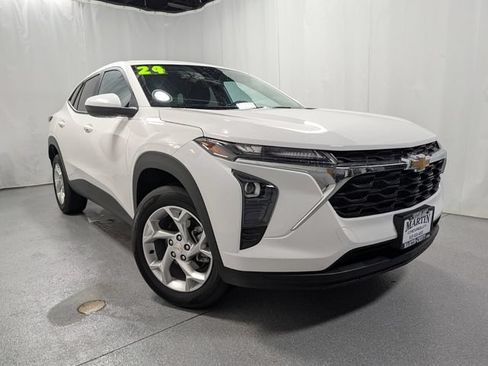Used 2024 Chevrolet Trax LS w/ LS Convenience Package FWD image 2