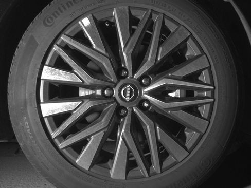 Used 2025 Nissan Altima 2.5 SV FWD image 13