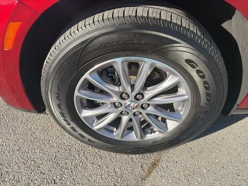 Used 2024 Buick Enclave Premium image 10