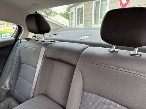 Used 2017 Chevrolet Cruze LT w/ Convenience Package FWD image 15