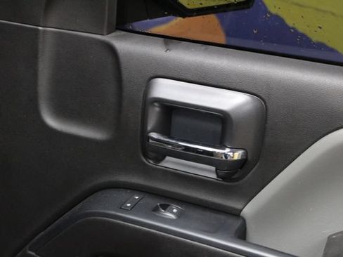 Used 2018 Chevrolet Silverado 1500 Custom w/ Custom Convenience Package AWD/4WD image 11