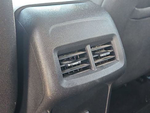 Used 2021 Chevrolet Equinox LT image 12