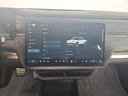 Used 2022 Rivian R1T Adventure image 28