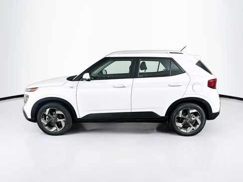 Used 2025 Hyundai Venue SEL FWD image 4