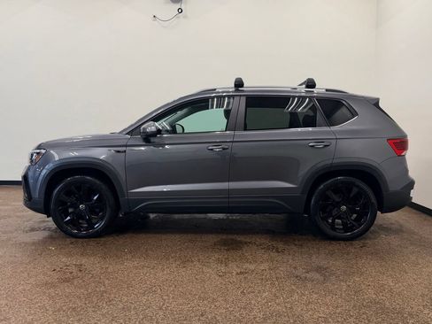 Used 2022 Volkswagen Taos SE AWD/4WD image 2