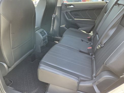 Used 2023 Volkswagen Tiguan SE image 11