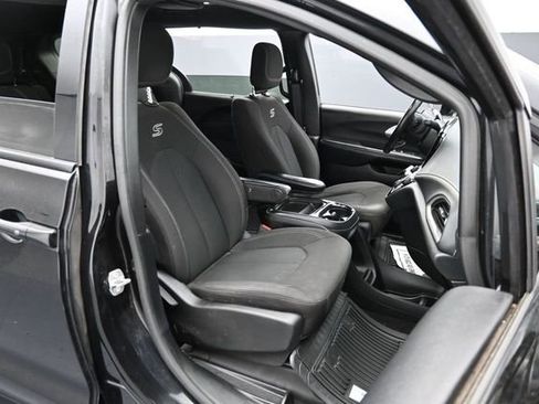 Used 2021 Chrysler Pacifica Touring w/ S Appearance Package FWD image 28