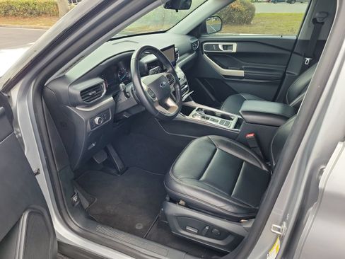 Used 2020 Ford Explorer XLT w/ Equipment Group 202A RWD image 17