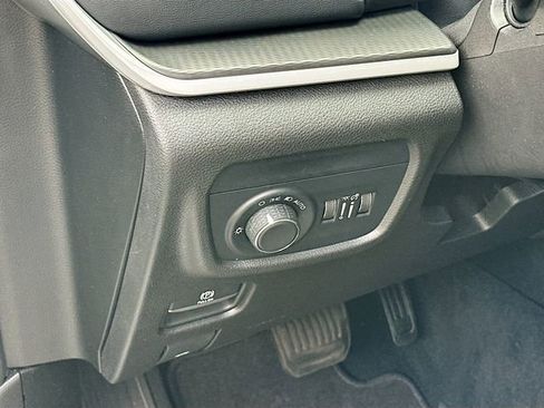 Used 2023 Jeep Grand Cherokee Altitude image 10