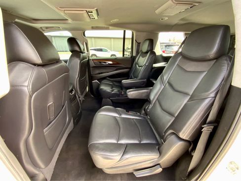 Used 2020 Cadillac Escalade ESV Luxury AWD/4WD image 23