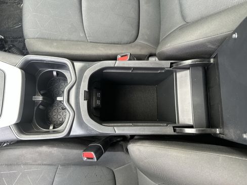 Used 2025 Toyota RAV4 XLE FWD image 22