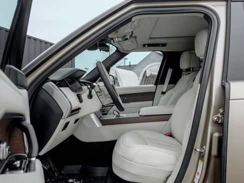 New 2025 Land Rover Range Rover SE image 9