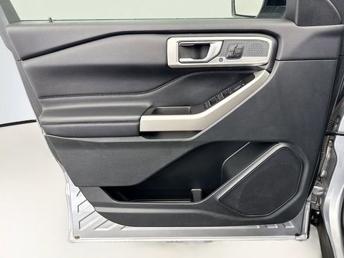 Used 2023 Ford Explorer Limited w/ Equipment Group 301A image 23